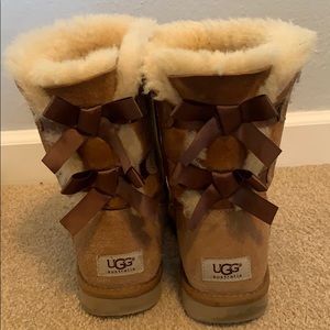 UGG tan bows